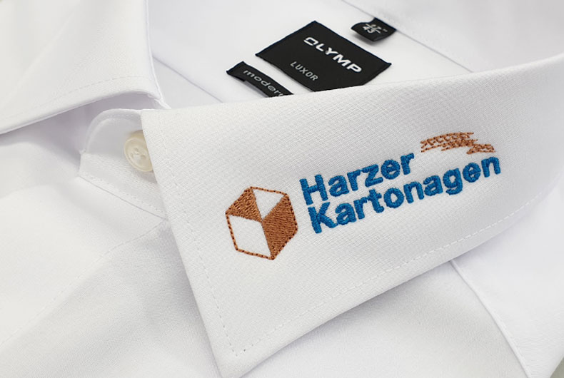 Messehemd mit Logostick Harzer Kartonagen