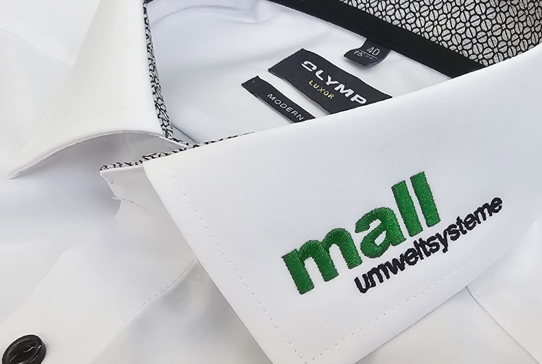 Kontrasthemd mit Logo "mall umweltsysteme" am Kragen bestickt